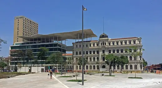 Photo 1: Exterior