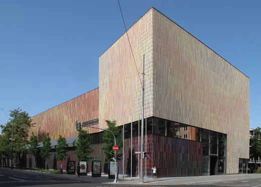 Photo 2: Exterior