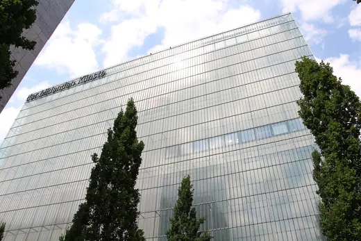 Photo 3: Exterior · Mitte