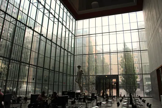 Photo 4: Exterior · Mitte