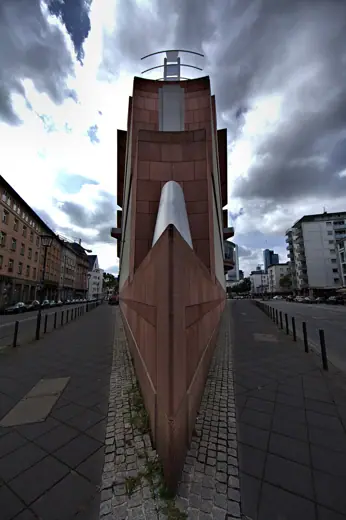 Photo 3: Exterior · Museum für Moderne Kunst, Frankfurt