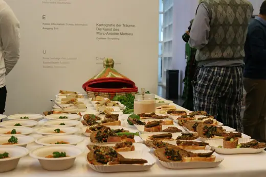 Photo 3: Exterior · Über den Tellerrand Community Frankfurt am Main serving food at Museum Angewandte Kunst 