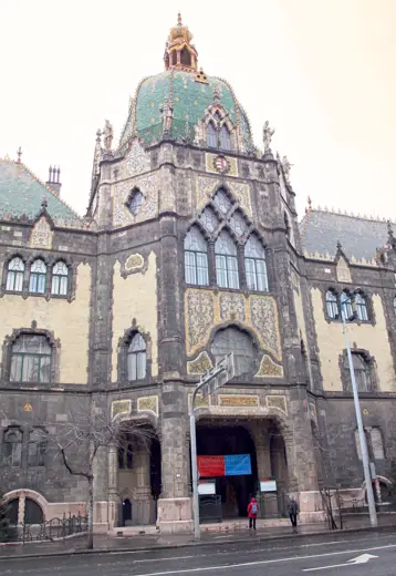 Photo 2: Exterior · Budapest