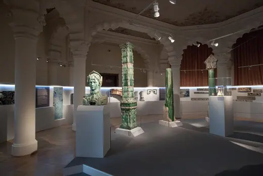Photo 6: Interior