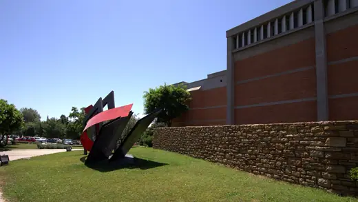 Photo 3: Exterior