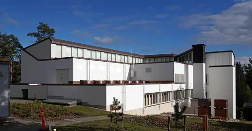 Photo 2: Exterior