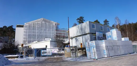 Photo 3: Exterior