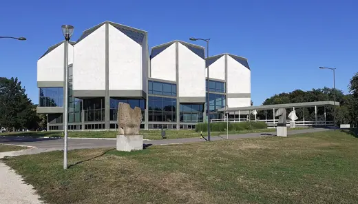 Photo 3: Exterior · Museum of Contemporary Art, Ušće Park, New Belgrade