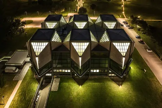 Photo 5: Context · Museum of contemporary art, Belgrade, Serbia