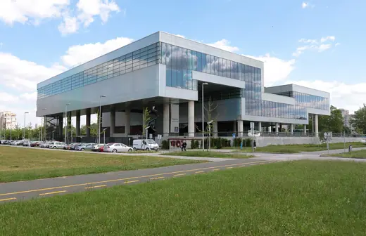 Photo 1: Exterior