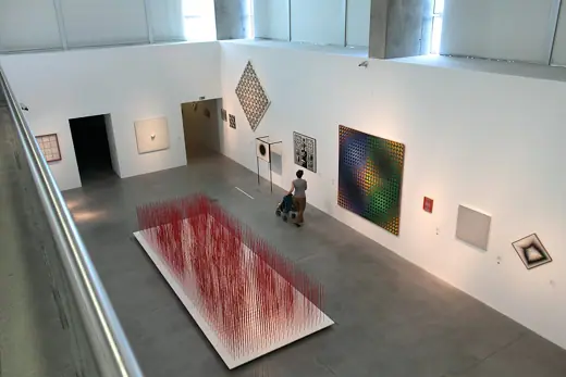 Photo 4: Interior