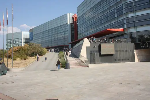 Photo 2: Exterior
