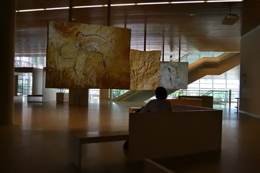 Photo 4: Interior