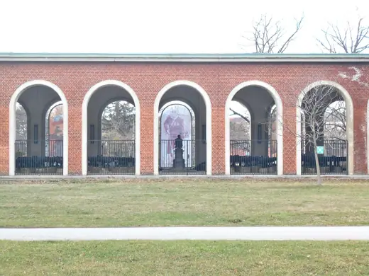 Photo 3: Exterior · Arsenal, Objekt 17