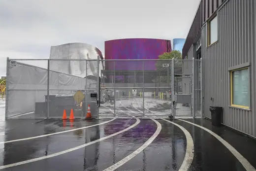 Photo 5: Exterior