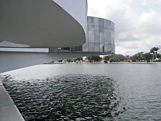 Photo 4: Exterior