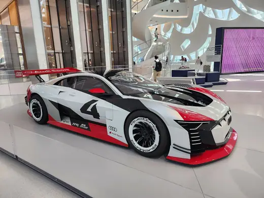 Photo 4: Exterior · Audi