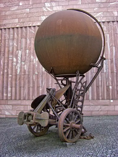 Photo 6: Detail · Sculpture Dickfigur Beteigeuze in front of the Tinguely-Museum Basel , Switzerland