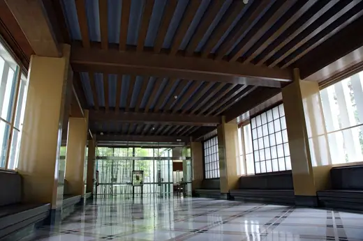 Photo 2: Exterior