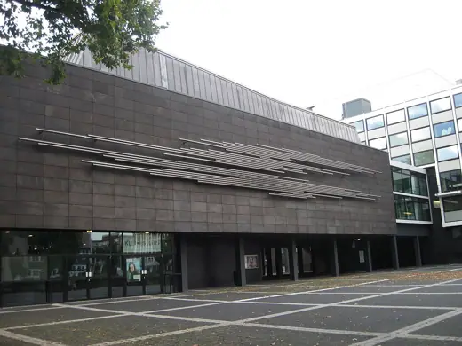 Photo 2: Exterior