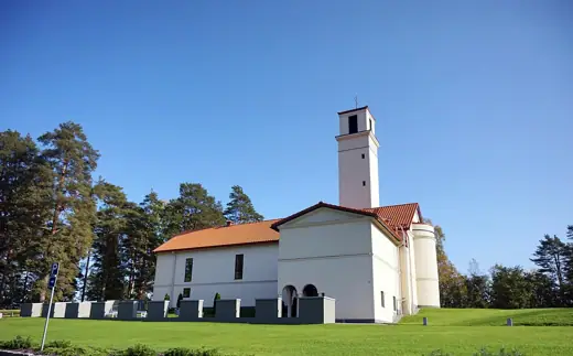 Photo 1: Exterior