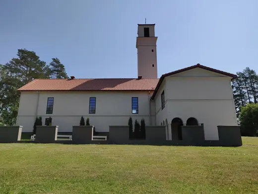 Photo 4: Exterior