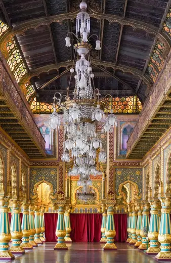 Photo 6: Interior