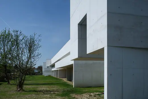 Photo 2: Exterior · Álvaro Siza / Museu Nadir Afonso