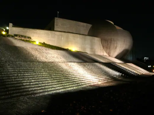 Photo 3: Exterior