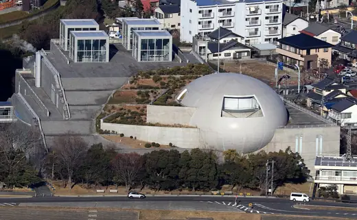 Photo 4: Context