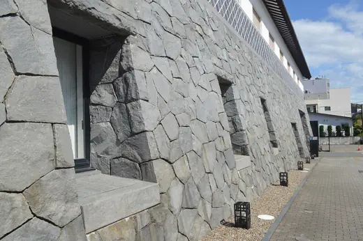 Photo 3: Exterior