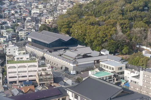 Photo 4: Exterior