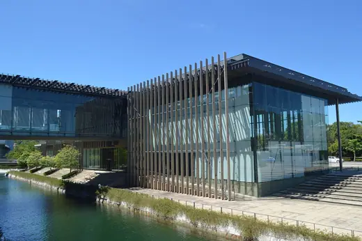 Photo 2: Exterior