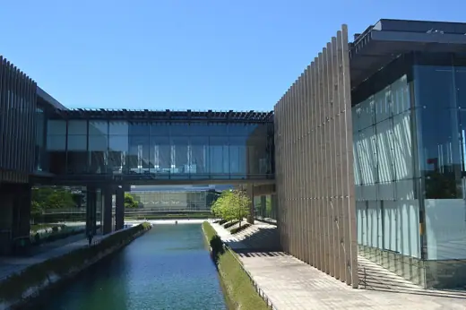 Photo 3: Exterior