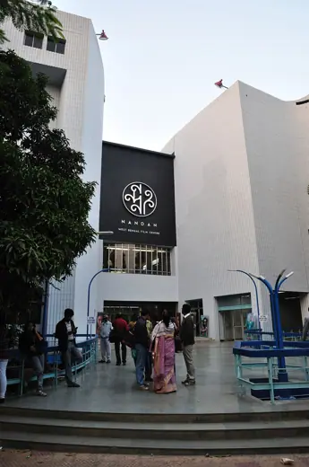 Photo 2: Exterior