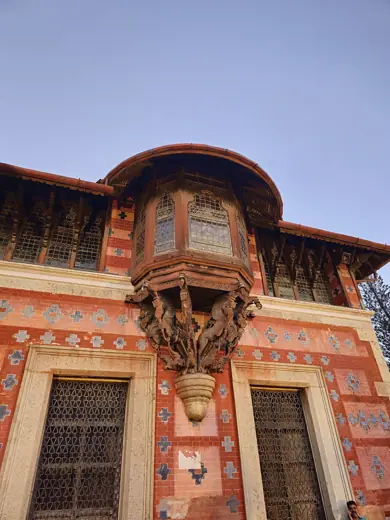 Photo 2: Exterior