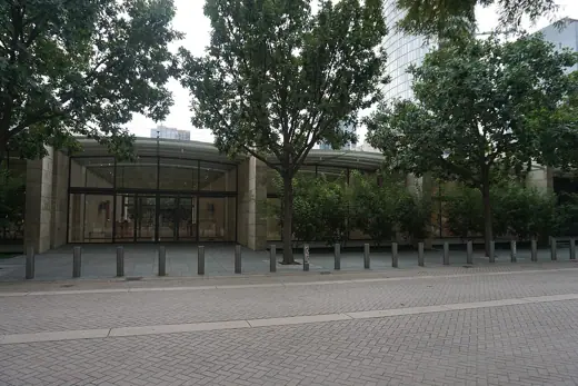 Photo 1: Detail · The exterior of the Nasher Sculpture Center in Dallas , Texas ( United States )