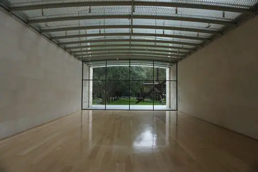 Photo 2: Interior · The interior of the Nasher Sculpture Center in Dallas , Texas ( United States )