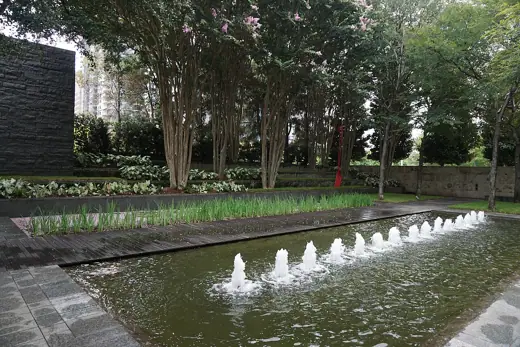 Photo 3: Detail · The Nasher Garden at the Nasher Sculpture Center in Dallas , Texas ( United States )