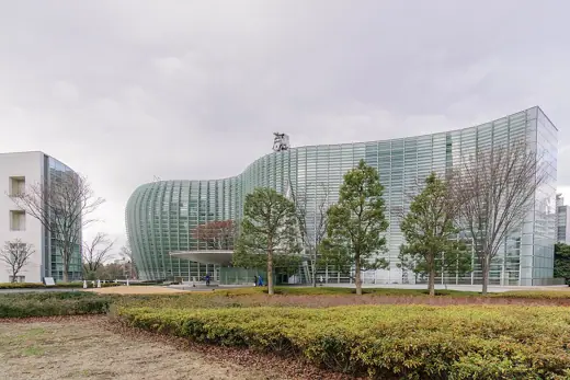 Photo 3: Exterior