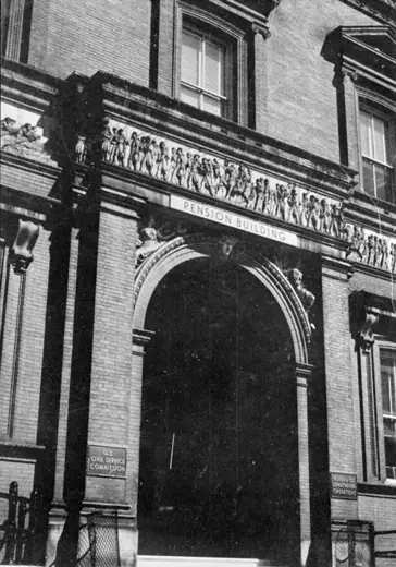 Photo 6: Exterior · 1