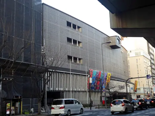 Photo 3: Exterior