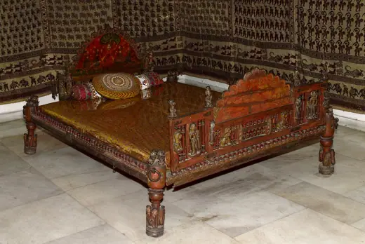 Photo 4: Exterior · Decorated bed, Crafts Museum, New Delhi, India