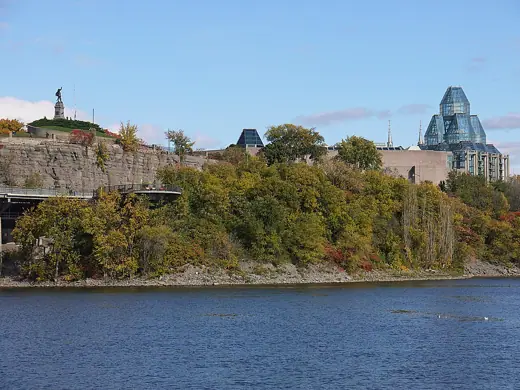 Photo 2: Exterior · Nepean Point and the National Gallery of Canada