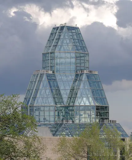 Photo 3: Exterior · Ottawa: Kuppeln der Nationalgalerie