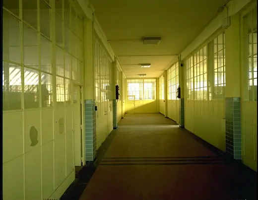 Photo 3: Exterior