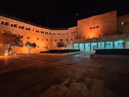 Photo 2: Exterior · The building of the national institutions