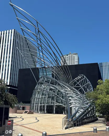 Photo 2: Exterior