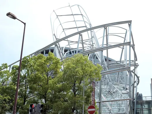 Photo 3: Exterior