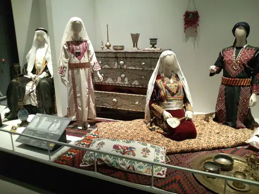 Photo 6: Interior